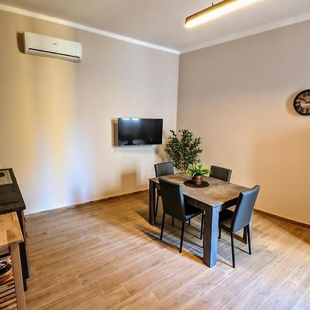 Sea Lion Appartement Trani Buitenkant foto